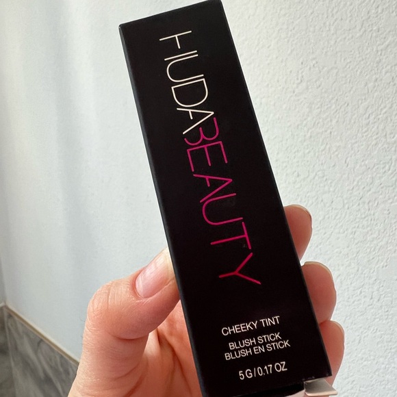 **NEW** Huda Beauty Cheeky Tint Blush Stick - Picture 2 of 6